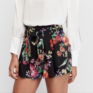 Express floral pleated shorts